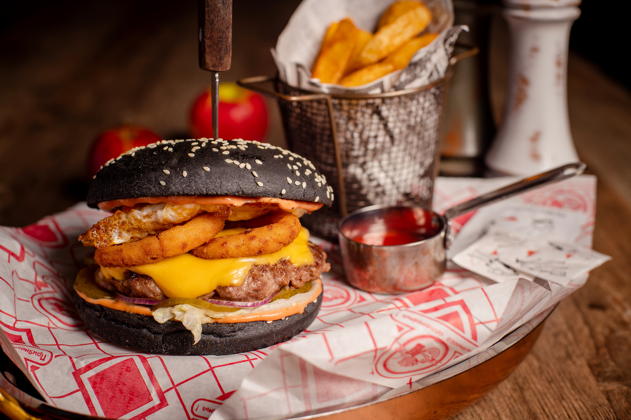 Аэропорт Владивосток совместно с кафе «Burgers&Dumplings Gastrobar» запускают акцию
