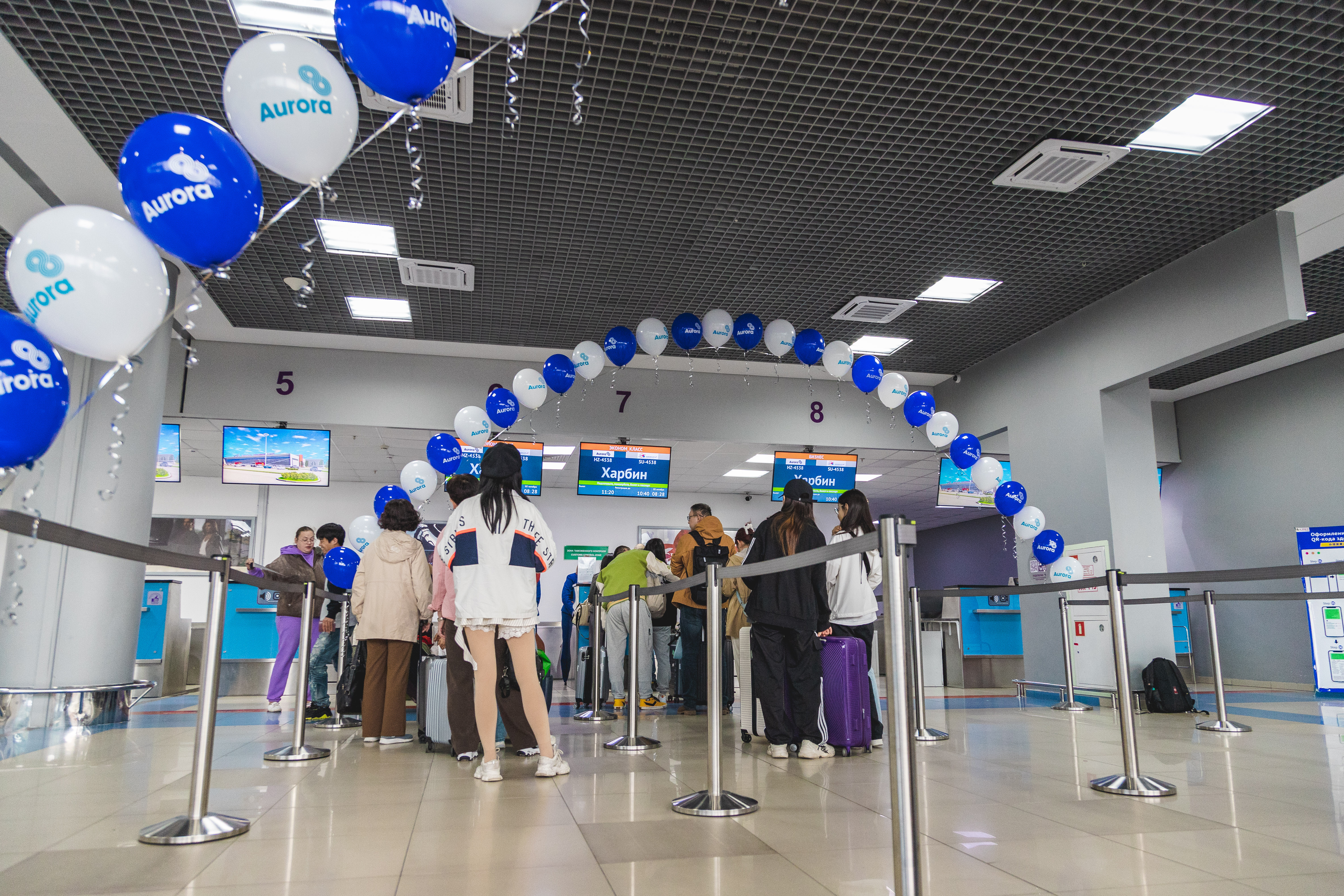 В Международном аэропорту Владивосток состоялось торжественное чествование 2-миллионногого пассажира 