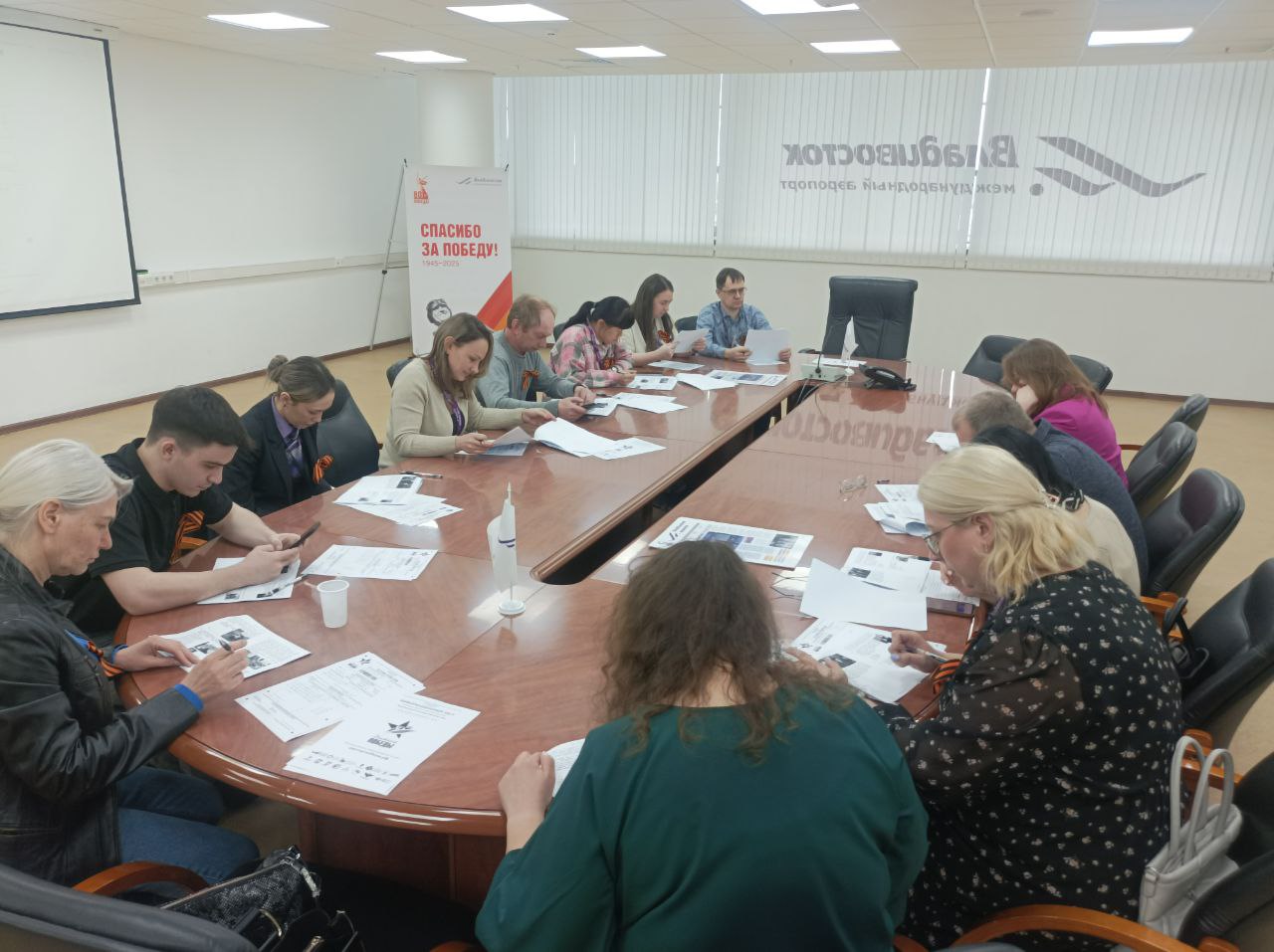 В Международном аэропорту Владивосток написали «Диктант Победы»