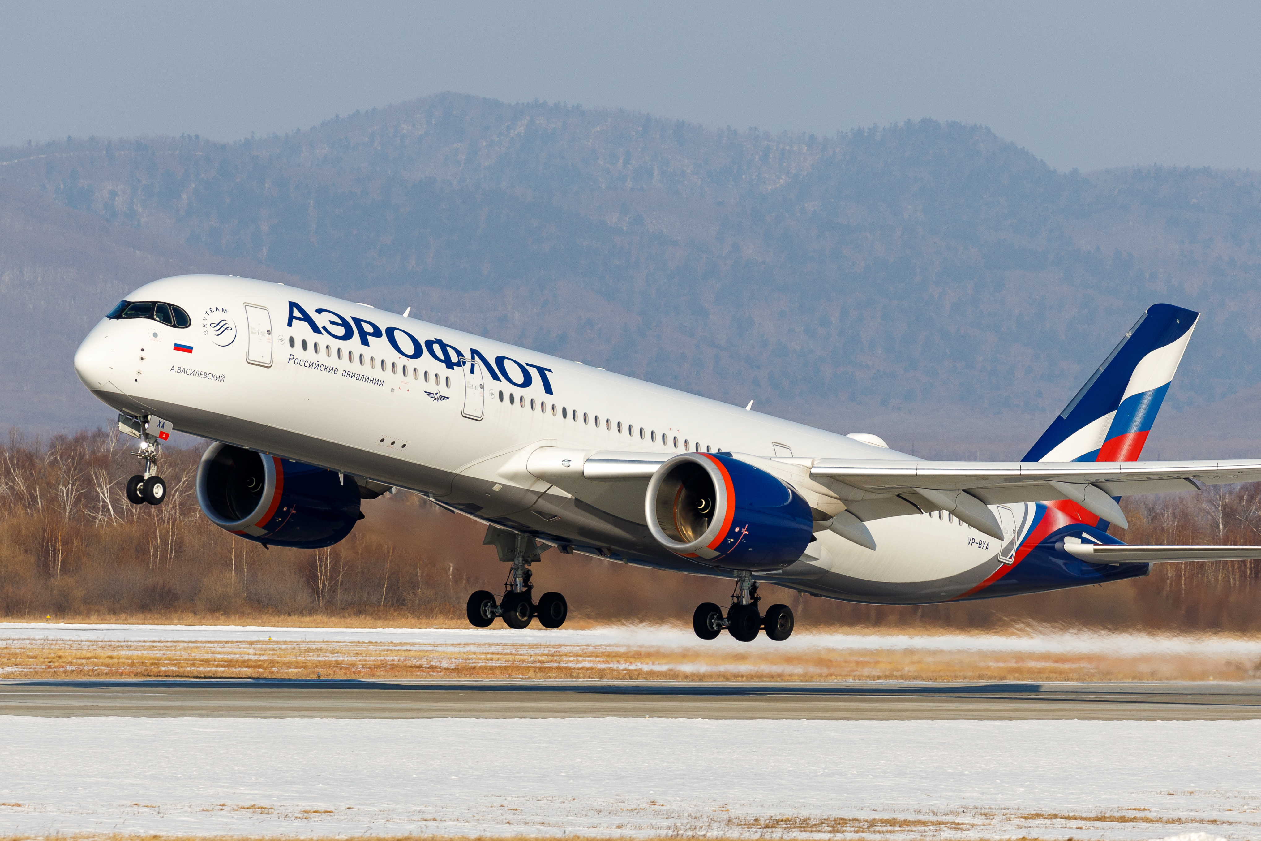 В Международном аэропорту Владивосток впервые приземлился Airbus A350 